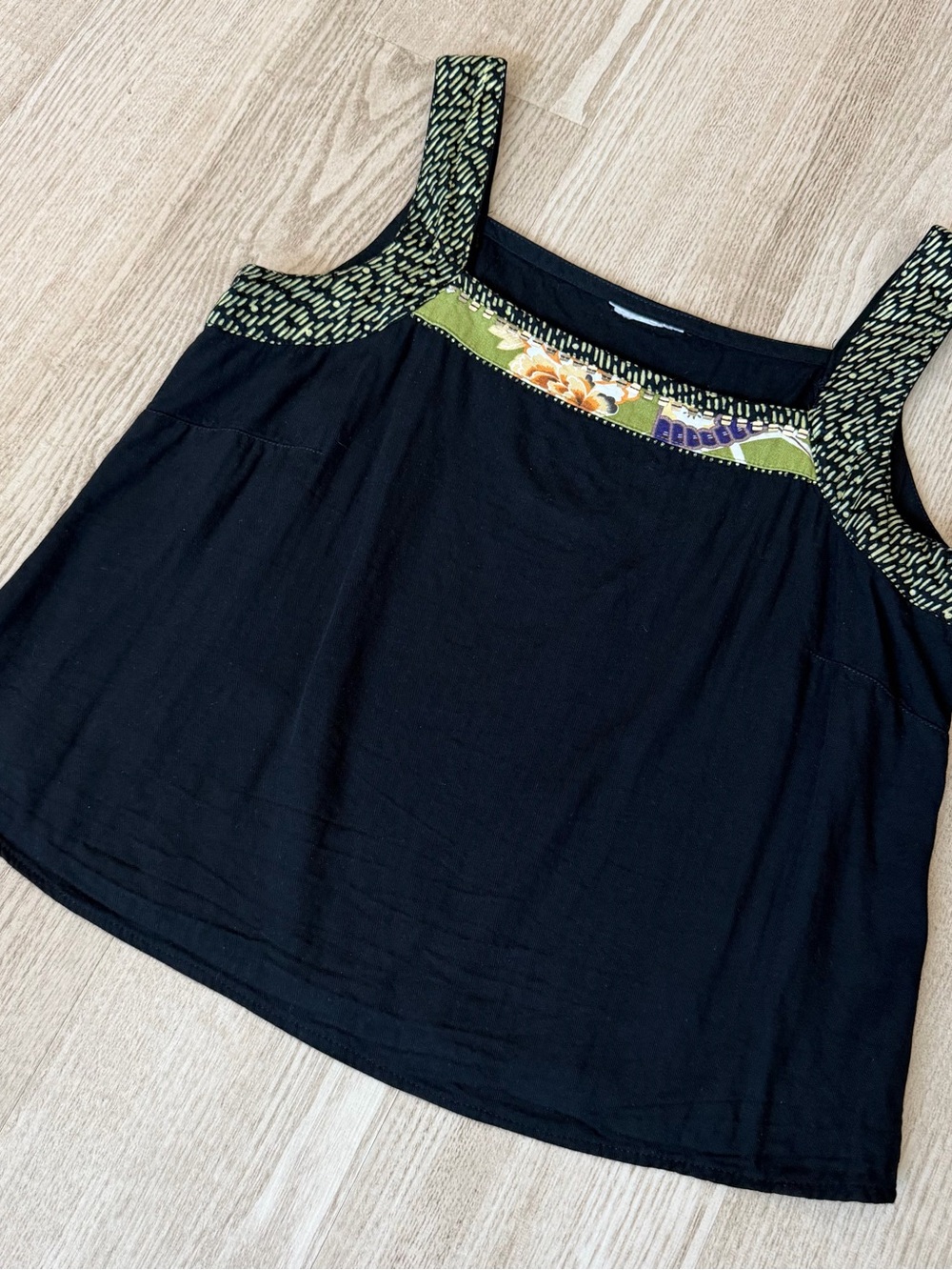 Vintage Y2K Lucky Brand Women's Cropped Tank Top with Green Accent and Beading
